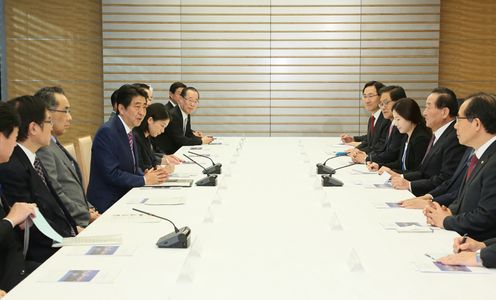 Photograph of the Prime Minister receiving the courtesy call (2)