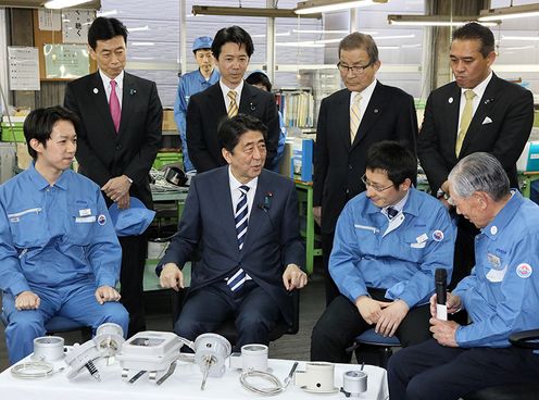 Photograph of the Prime Minister visiting a company