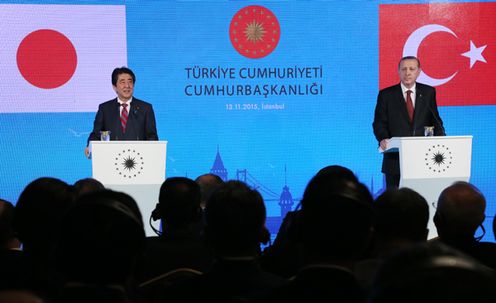 Photograph of the joint press announcement