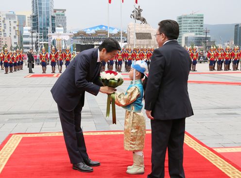 Photograph of the welcome ceremony in Chinggis Square (2)