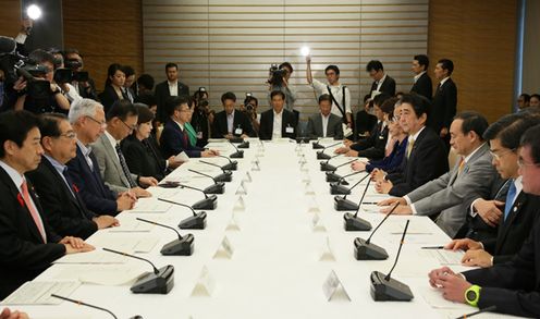 Photograph of the Prime Minister attending the meeting (2)