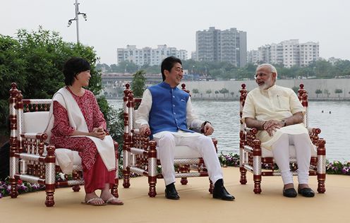 Photograph of both leaders visiting Sabarmati Ashram (3)