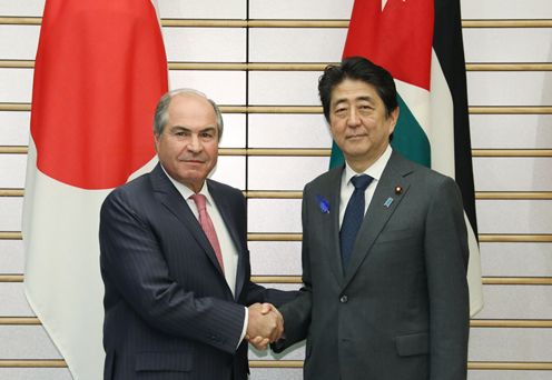 Photograph of the leaders shaking hands