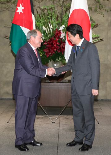 Photograph of the Prime Minister welcoming the Prime Minister of Jordan