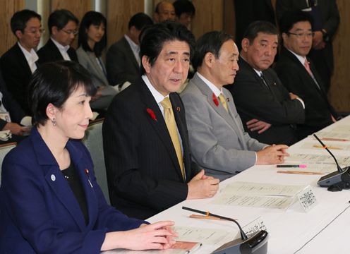 Photograph of the Prime Minister delivering an address (1)