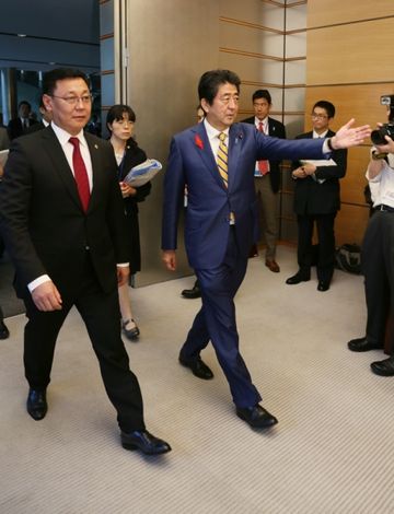 Photograph of the leaders about to attend the joint press announcement