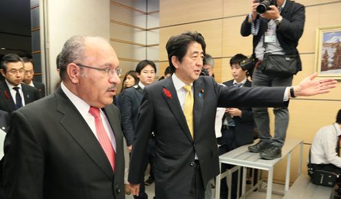 Photograph of the leaders about to attend the joint press announcement