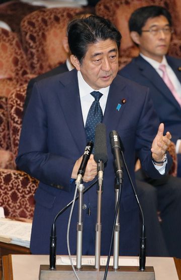 Photograph of the Prime Minister answering questions (1)