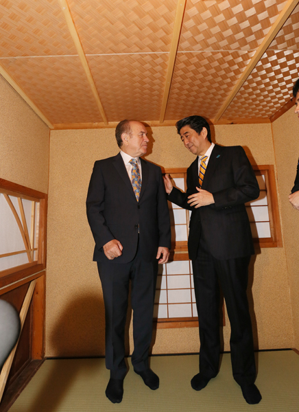 Photograph of the Prime Minister touring the tea house in the Baltalimani Japanese Garden