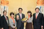 Photograph of the Prime Minister being presented with Anpo persimmons