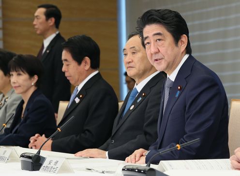 Photograph of the Prime Minister delivering an address (1)