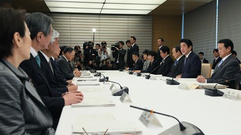 Photograph of the Prime Minister delivering an address (2)