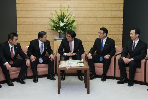 Photograph of the Prime Minister receiving the courtesy call