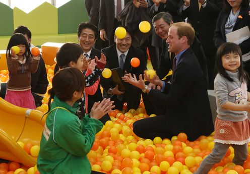 Photograph of the Prime Minister and the Duke of Cambridge engaging with children at the children’s facility
