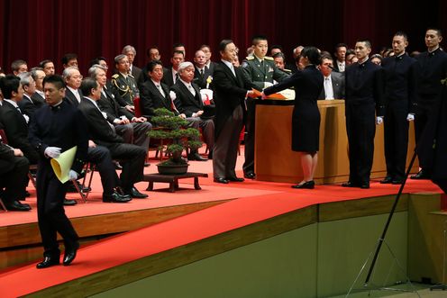 Photograph of the Prime Minister overseeing the conferment of diplomas