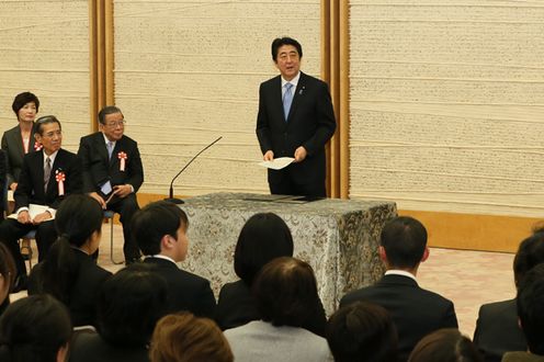 Photograph of the Prime Minister delivering an address (1)