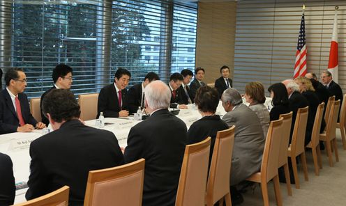 Photograph of the Prime Minister receiving the courtesy call (2)