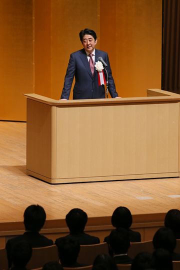 Photograph of the Prime Minister delivering an address (1)