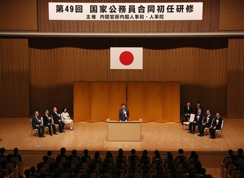 Photograph of the Prime Minister delivering an address (2)