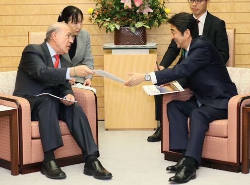 Photograph of the Prime Minister receiving the courtesy call