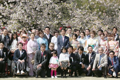 Photograph of the Prime Minister having his photograph taken with guests (1)