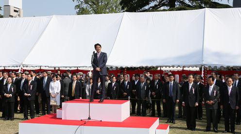 Photograph of the Prime Minister delivering an address (2)