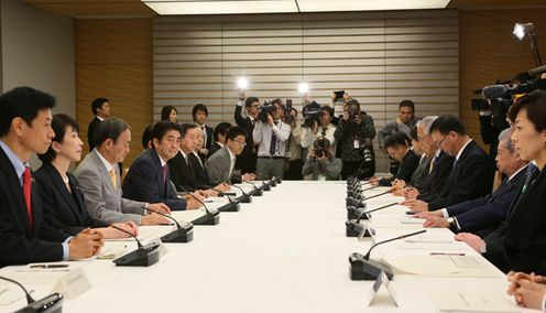 Photograph of the Prime Minister attending the meeting (2)