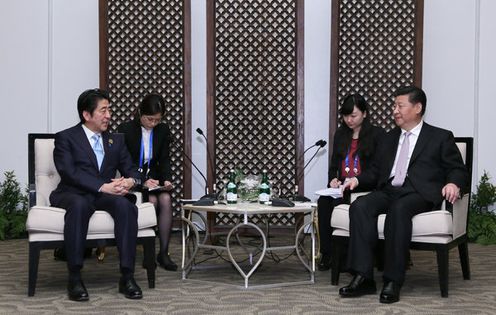 Photograph of the Japan-China Summit Meeting