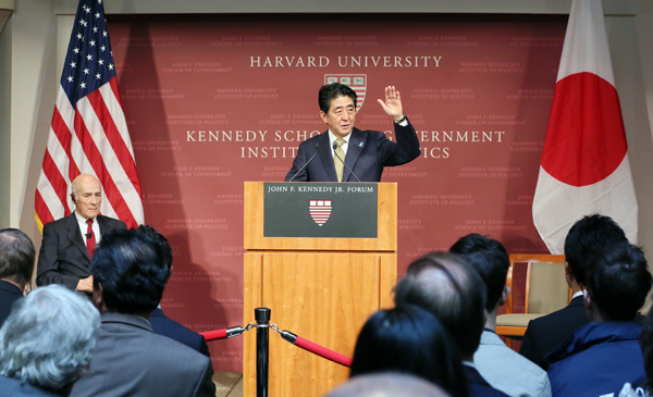 Photograph of the Prime Minister delivering a speech at Harvard Kennedy School (2)