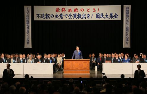 Photograph of the Prime Minister delivering an address (2)