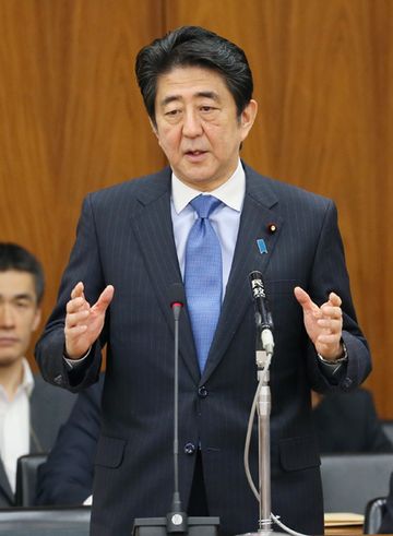 Photograph of the Prime Minister answering questions (3)