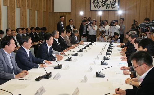 Photograph of the Prime Minister attending the meeting (2)