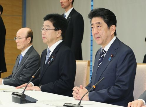 Photograph of the Prime Minister delivering an address (1)