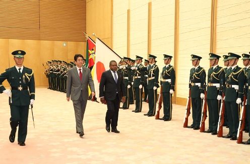 Photograph of the salute and the guard of honor ceremony (2)