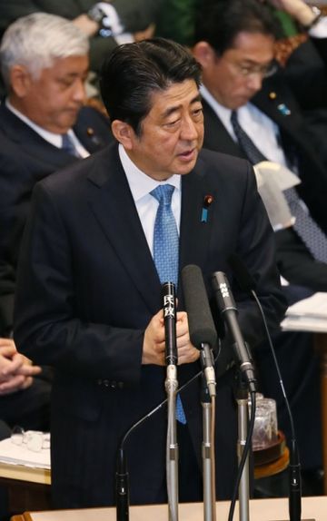 Photograph of the Prime Minister answering questions (1)