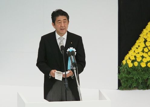 Photograph of the Prime Minister delivering an address (1)