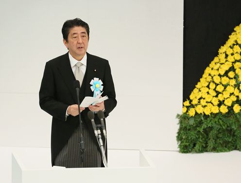 Photograph of the Prime Minister delivering an address (1)