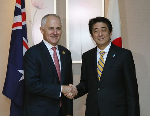 Photograph of the Prime Minister shaking hands with the Prime Minister of Australia