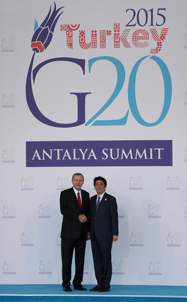 Photograph of the Prime Minister being welcomed by the President of Turkey