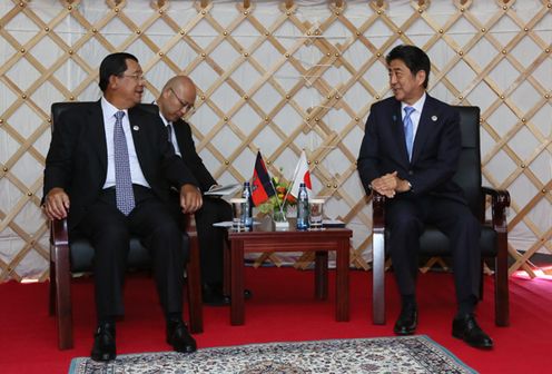 Photograph of the Japan-Cambodia Summit Meeting