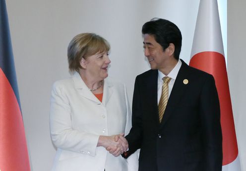 Photograph of the Prime Minister shaking hands with the Chancellor of Germany