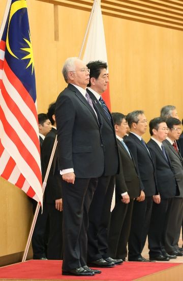 Photograph of the salute and the guard of honor ceremony (1)