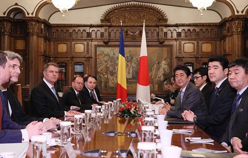 Photograph of the Japan-Romania Summit Meeting