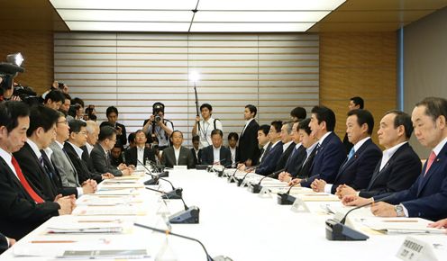 Photograph of the Prime Minister making a statement (2)