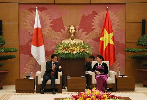 Photograph of the Prime Minister meeting with the Chairwoman of the National Assembly of Viet Nam