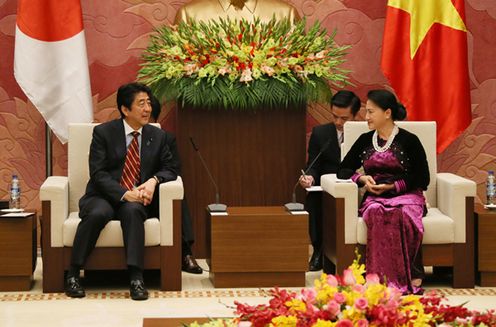 Photograph of the Prime Minister meeting with the Chairwoman of the National Assembly of Viet Nam