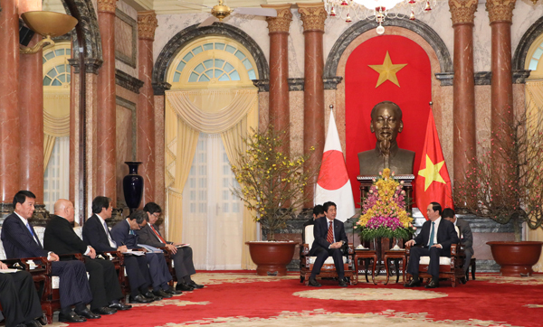 Photograph of the Prime Minister meeting with the President of Viet Nam