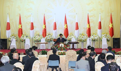 Photograph of the welcome dinner hosted by Viet Nam