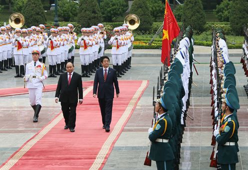 Photograph of the Prime Minister attending the welcome ceremony