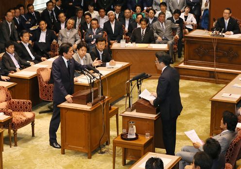 Photograph of the Prime Minister making a statement (1)